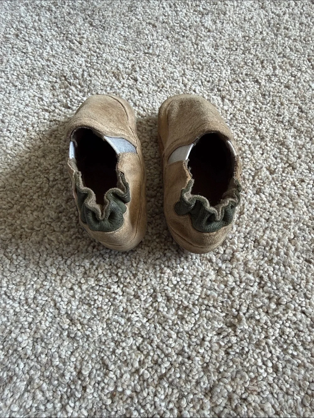 Robeez Baby Girl Aubrey Brown Suede Slip-On Moccasins Walkers Floral Embroidery